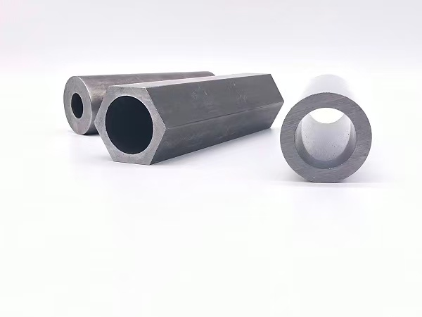 Machining of thick-walled seamless steel pipes